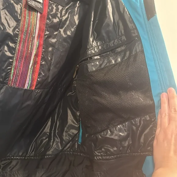 Obermeyer Ski/Snowboard Jacket with Detachable Hood - Picture 8 of 13